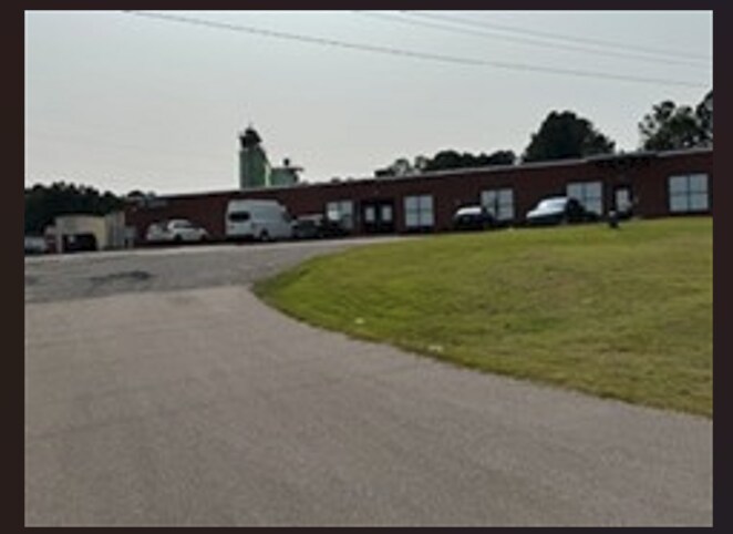 312 S Miami Blvd, Durham, NC à vendre - Photo du bâtiment - Image 2 de 11