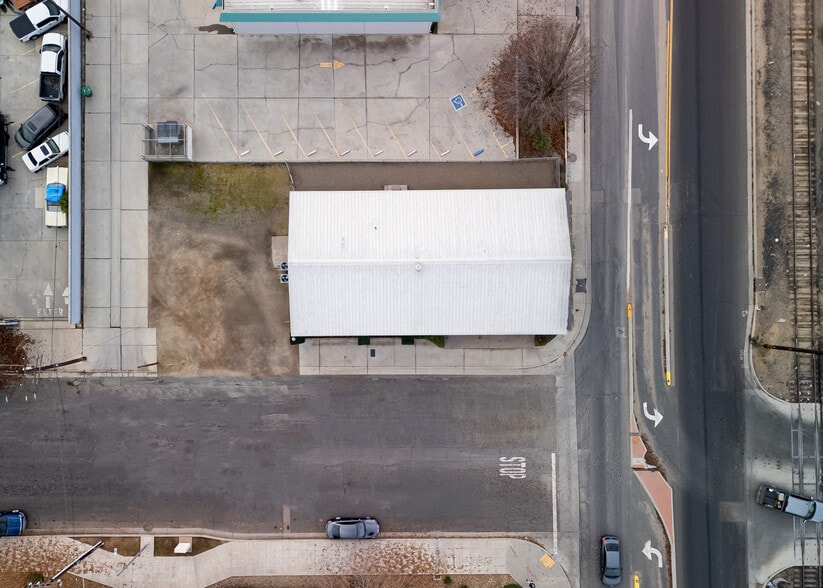 201 S Pine St, Madera, CA for sale - Building Photo - Image 2 of 16