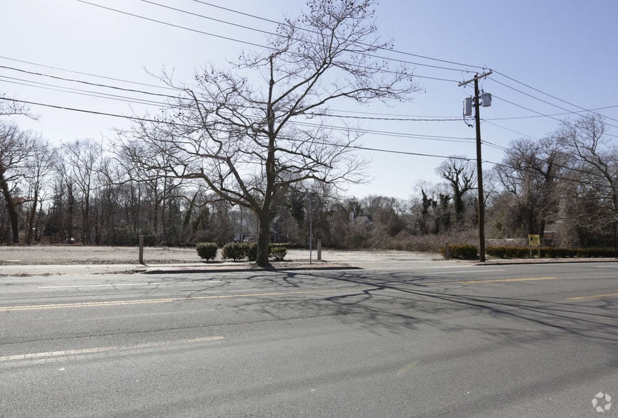 1600 Montauk Hwy, Oakdale, NY for sale - Building Photo - Image 3 of 7