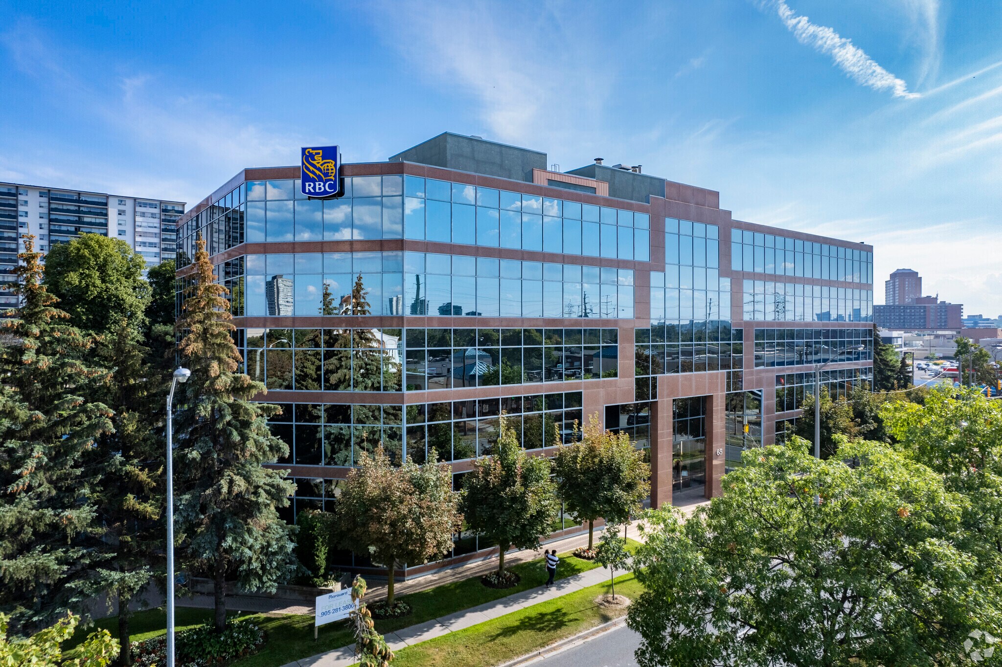 65 Overlea Blvd, Toronto, ON à vendre Photo principale- Image 1 de 1