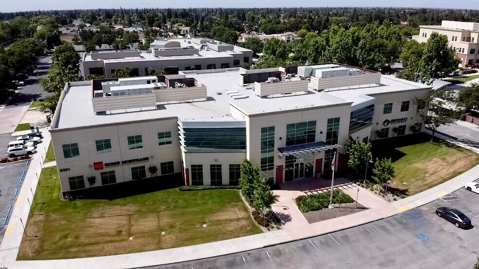 9201 Camino Media, Bakersfield, CA à louer - Photo du bâtiment - Image 3 de 9