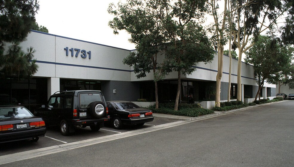 11731 Telegraph Rd, Santa Fe Springs, CA for sale - Primary Photo - Image 1 of 2