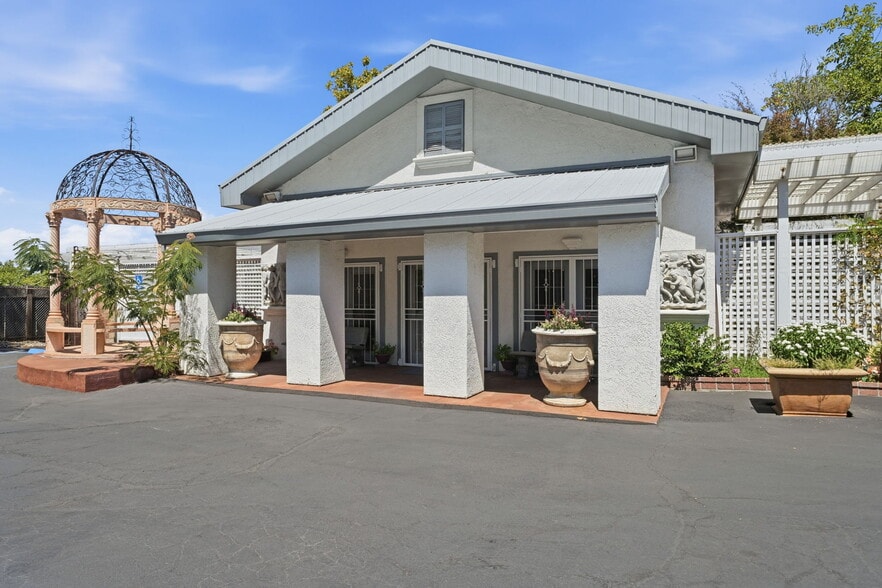 870 Hartnell Ave, Redding, CA for sale - Building Photo - Image 1 of 65