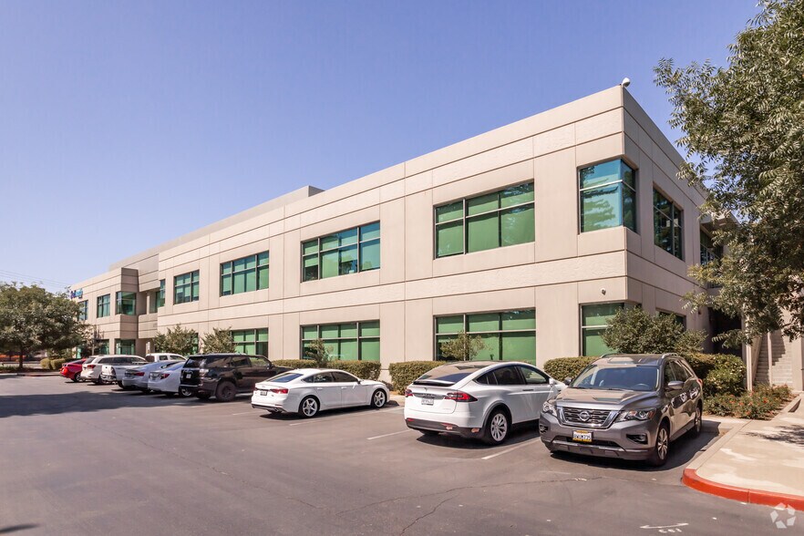 8775 Folsom Blvd, Sacramento, CA à vendre - Photo du bâtiment - Image 3 de 13