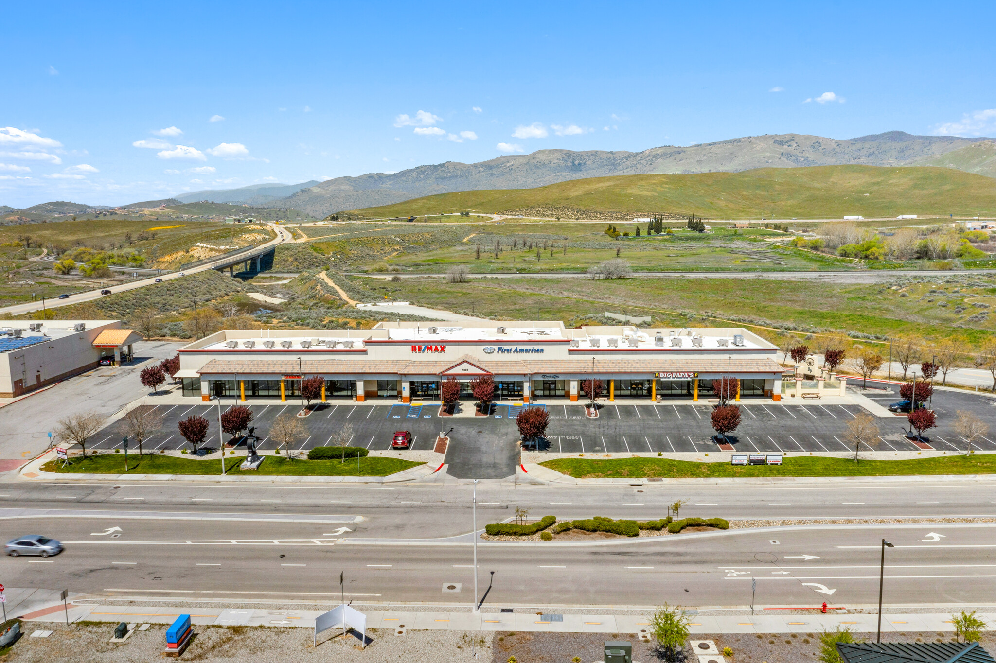 1001 W Tehachapi Blvd, Tehachapi, CA for lease Building Photo- Image 1 of 9