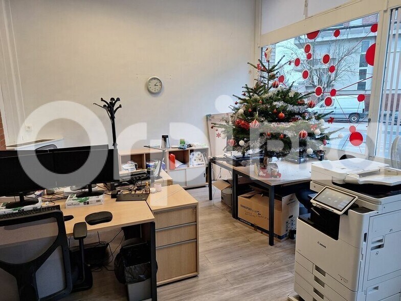 Bureau dans Senlis à louer - Photo du bâtiment - Image 3 de 11