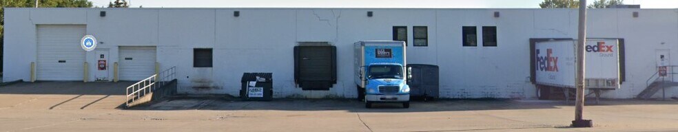 8050 Freedom Ave, North Canton, OH à louer - Photo du bâtiment - Image 2 de 8