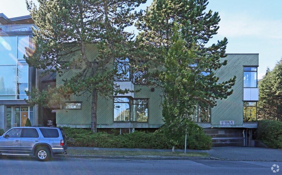 3455 Victoria Dr, Vancouver, BC à louer - Photo du bâtiment - Image 3 de 31
