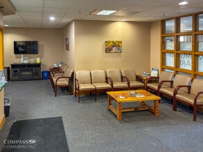 3818 SW 21st St, Redmond, OR for lease Interior Photo- Image 2 of 16