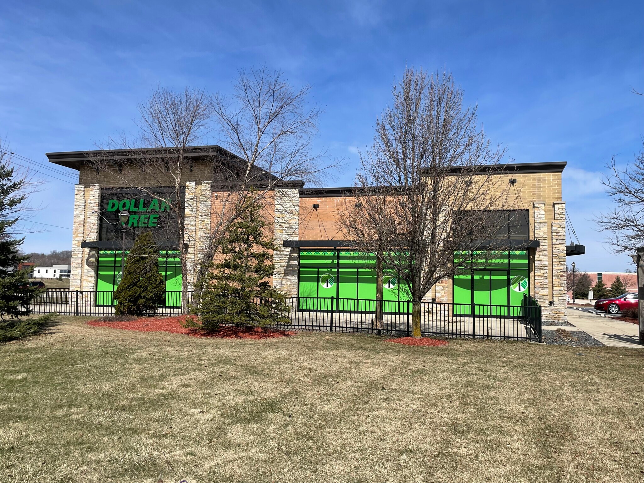 Sussex Gateway Retail Center portfolio of 2 properties for sale on LoopNet.ca Primary Photo- Image 1 of 11