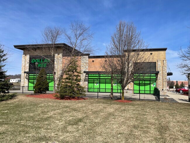 Plus de détails pour Sussex Gateway Retail Center – Commerce de détail à vendre, Sussex, WI