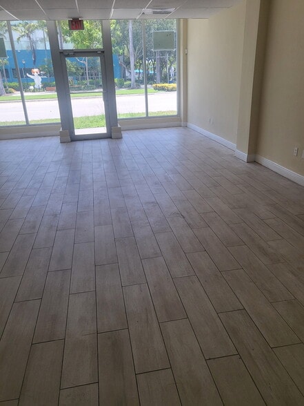16978-16990 NE 19th Ave, North Miami Beach, FL for lease - Building Photo - Image 2 of 16