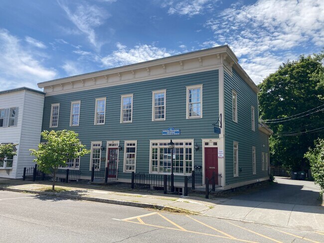 Plus de détails pour 28 Park Row, Chatham, NY - Bureau/Commerce de détail à louer