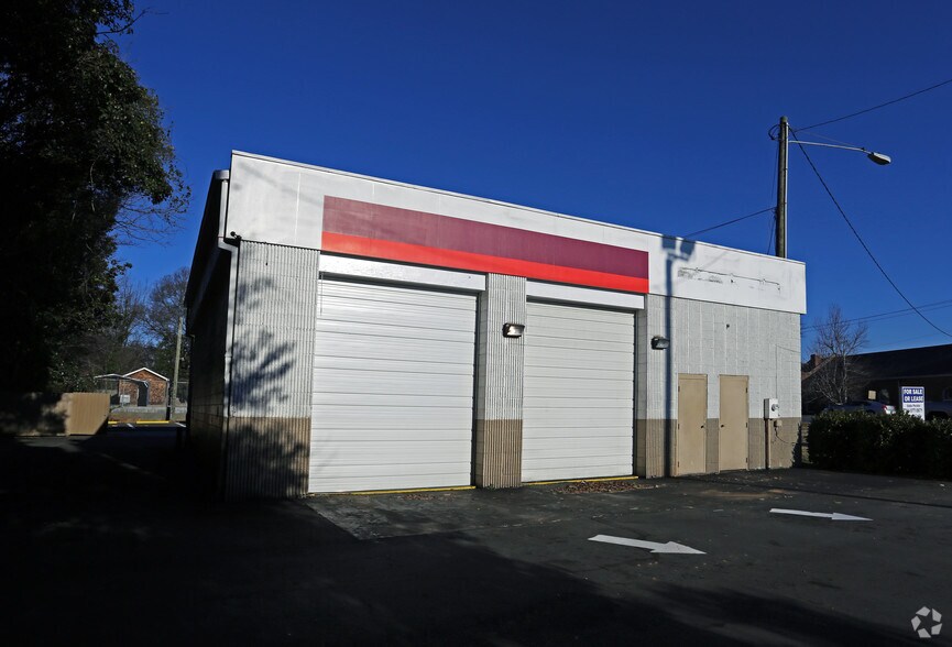 3717 Freedom Dr, Charlotte, NC for sale - Building Photo - Image 2 of 4