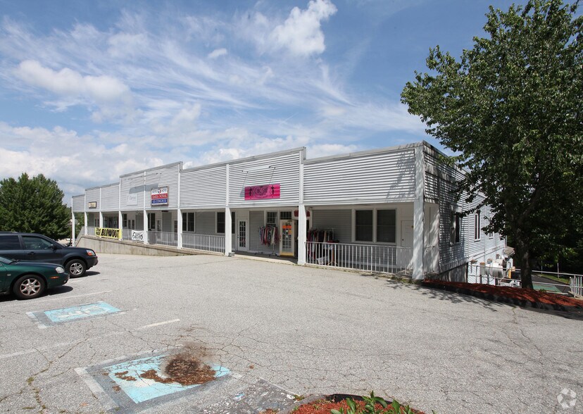 12 Coogan Blvd, Mystic, CT à louer - Photo du bâtiment - Image 2 de 3