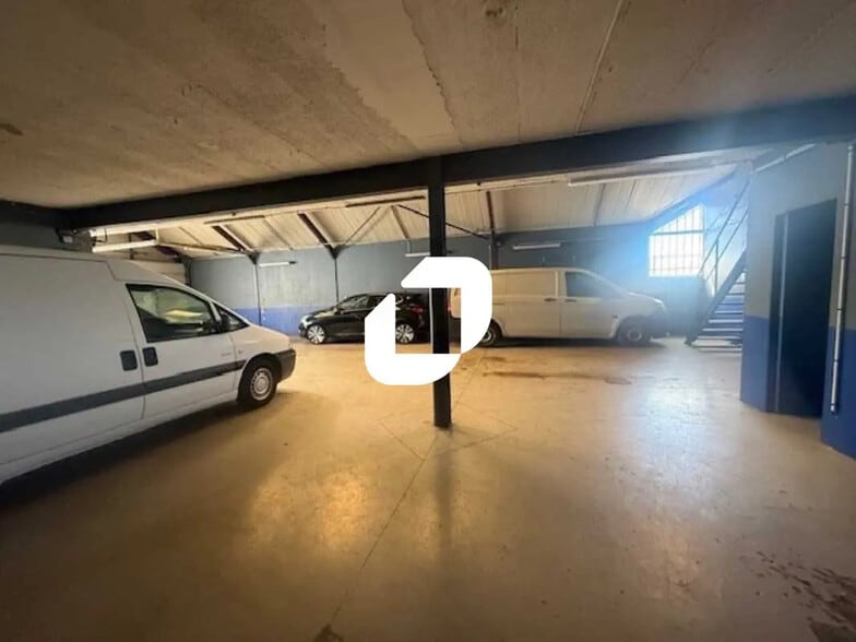 Flex in Conflans-Sainte-Honorine for lease - Interior Photo - Image 2 of 6