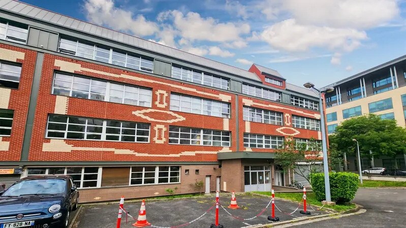 Office in Courbevoie for lease - Building Photo - Image 3 of 8