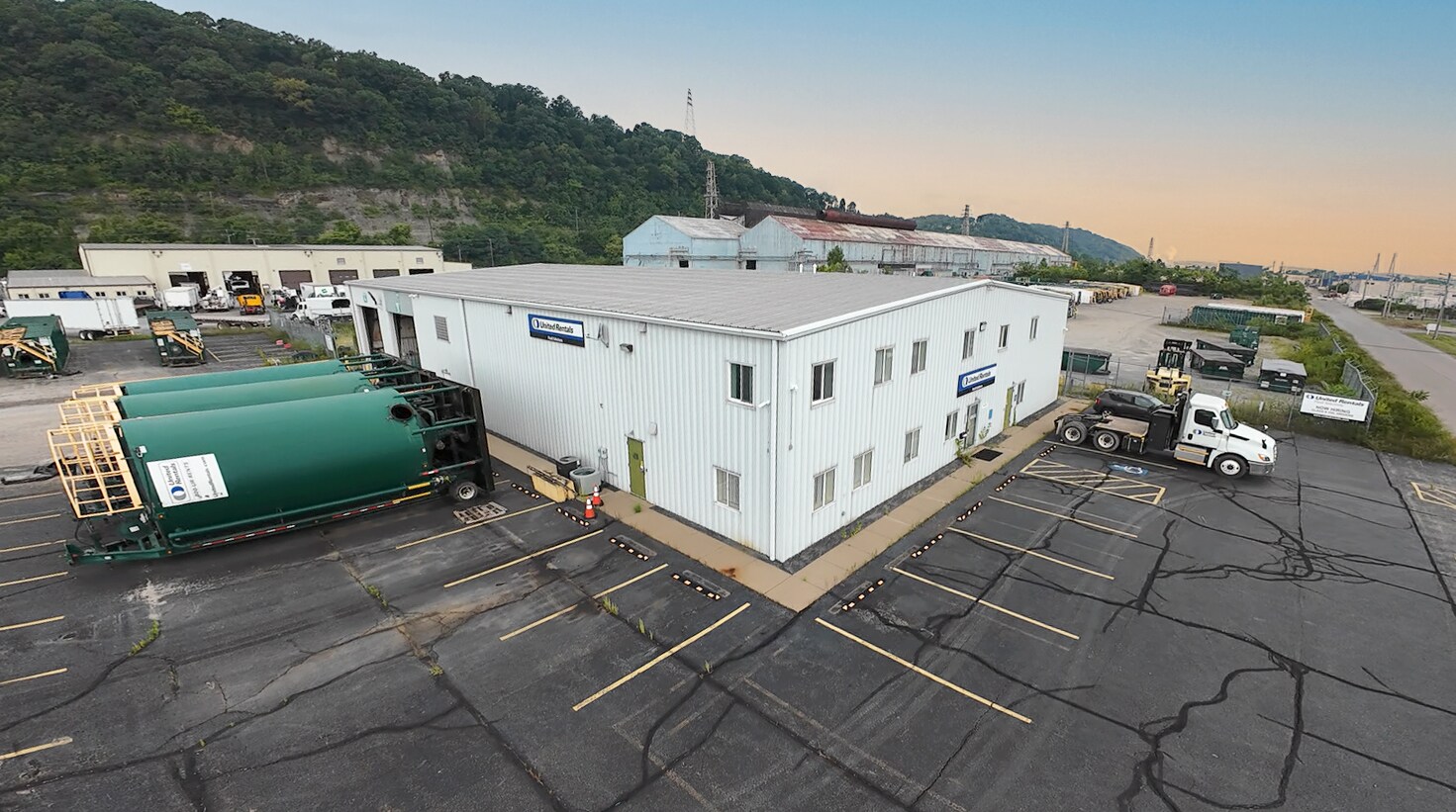 601 Steel St, Aliquippa, PA à louer Photo du bâtiment- Image 1 de 2