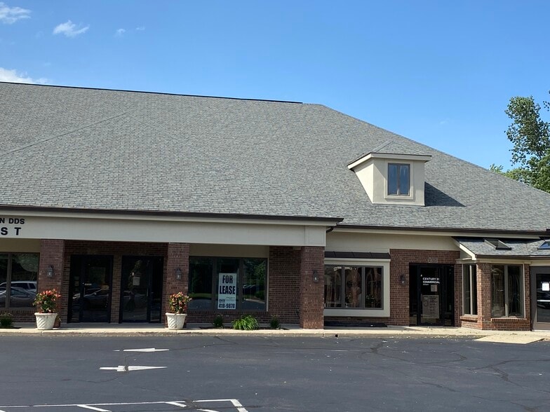 254 E Carmel Dr, Carmel, IN for lease - Building Photo - Image 2 of 10