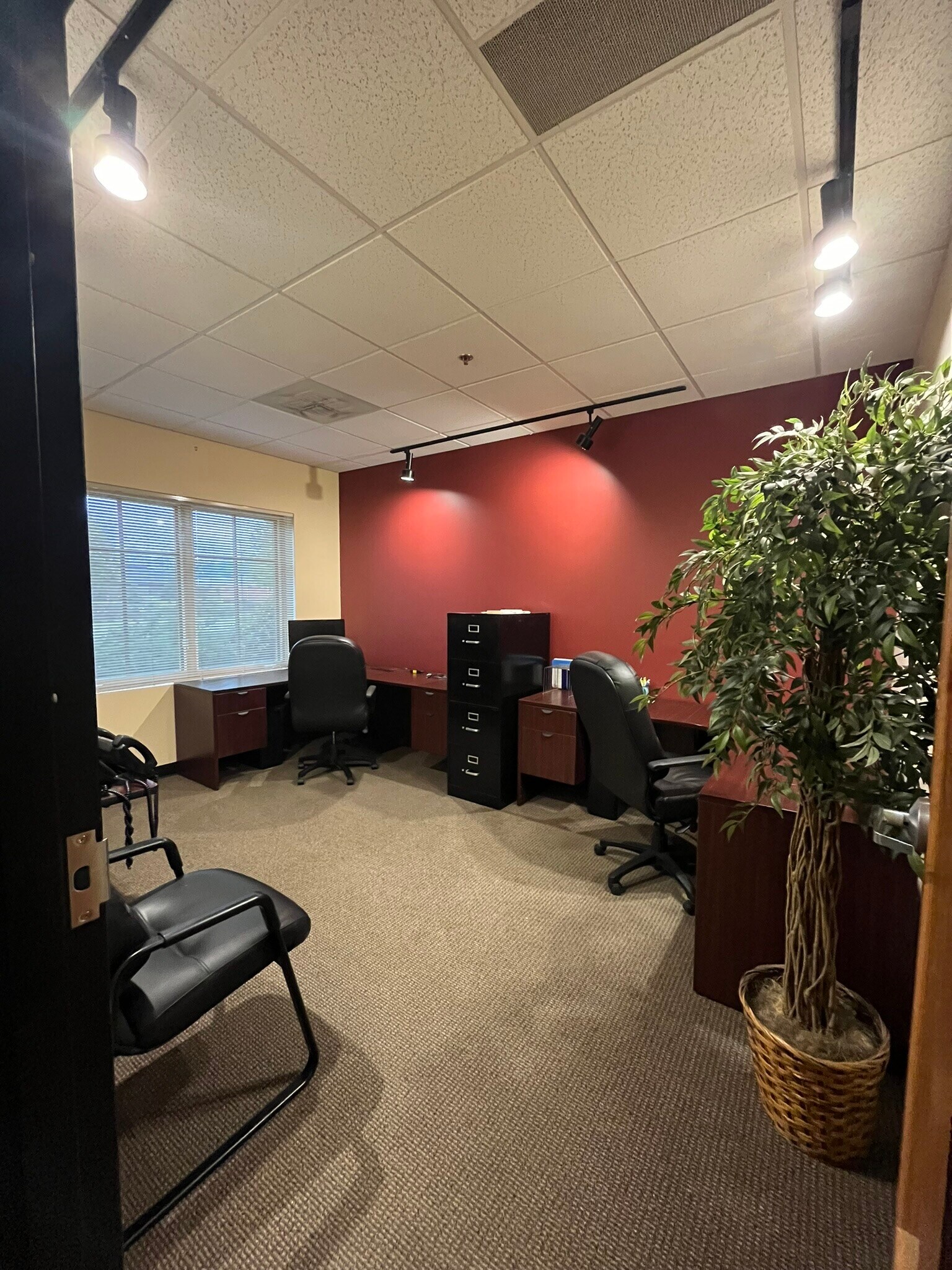 1500 Eisenhower Ln, Lisle, IL for lease Interior Photo- Image 1 of 14