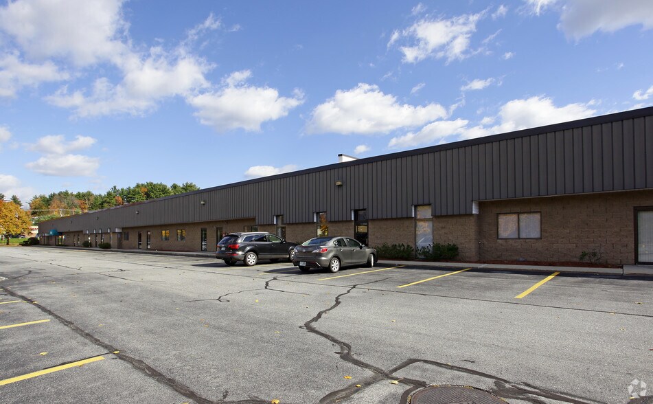 472 Amherst St, Nashua, NH à louer - Photo du bâtiment - Image 1 de 1