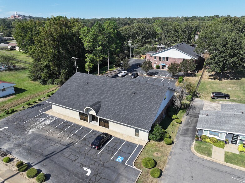 9712 W Markham St, Little Rock, AR à vendre - Photo du bâtiment - Image 1 de 29