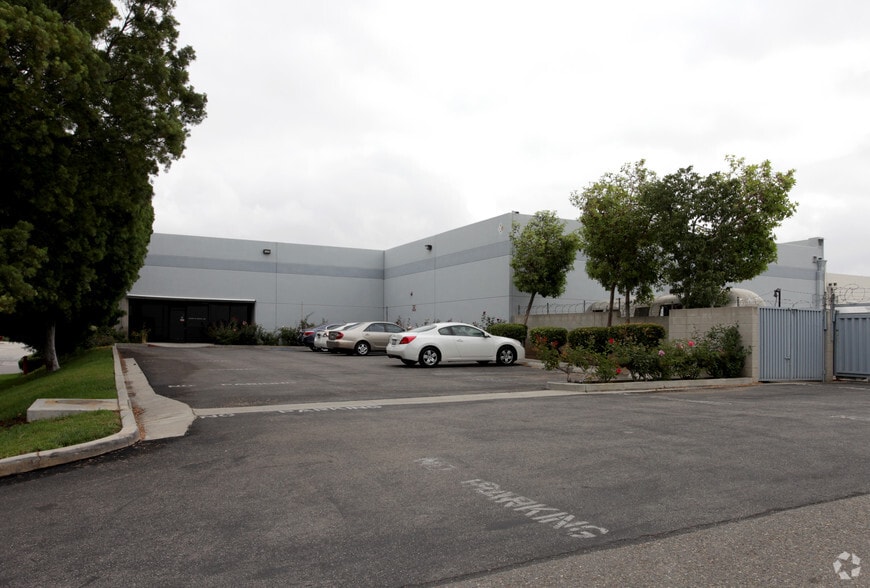 391 Elizabeth Ln, Corona, CA for lease - Primary Photo - Image 3 of 6