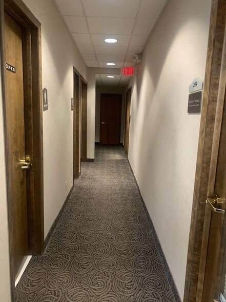 1589-1601 Hwy 7, Hopkins, MN for lease - Interior Photo - Image 3 of 5