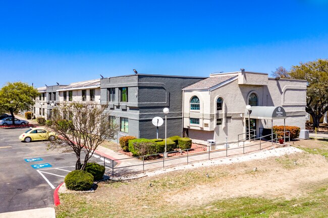 More details for 3821 N Panam Expy, San Antonio, TX - Hospitality for Sale