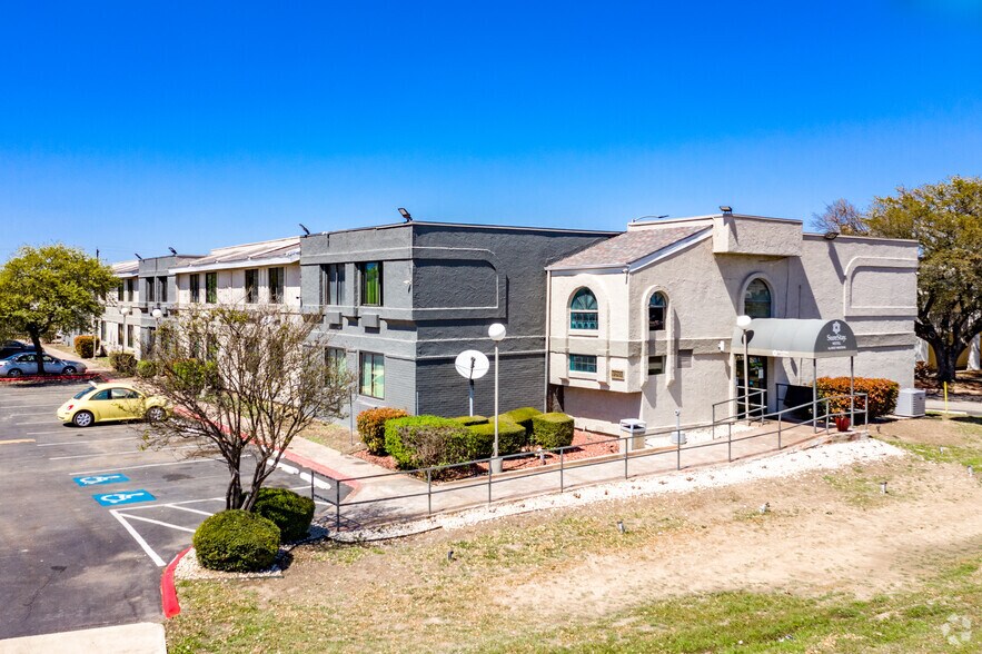 3821 N Panam Expy, San Antonio, TX à vendre - Photo du bâtiment - Image 1 de 7