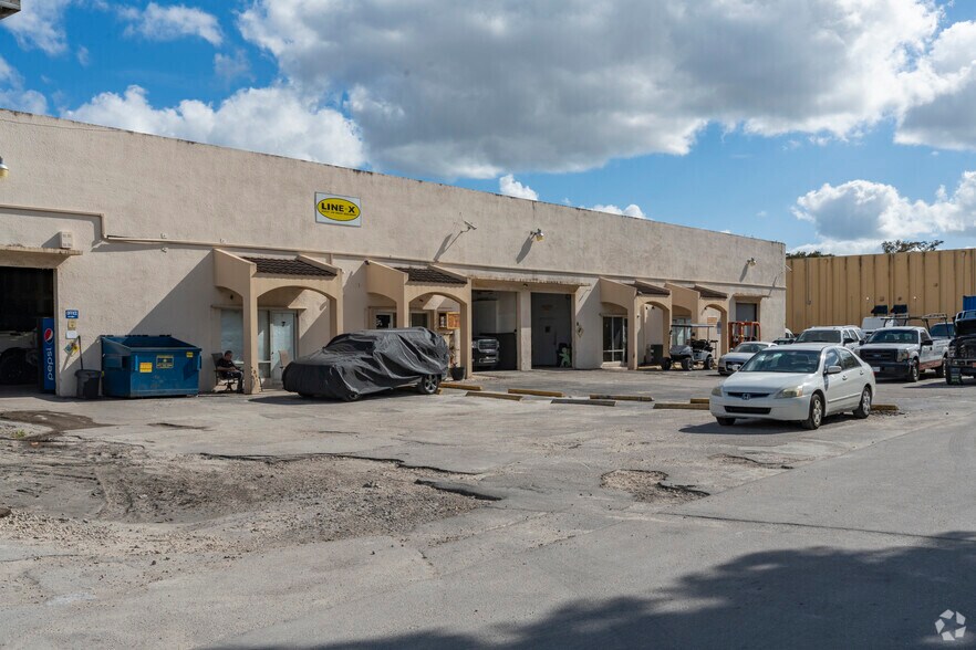 450 W McNab Rd, Fort Lauderdale, FL à louer - Photo du bâtiment - Image 3 de 3