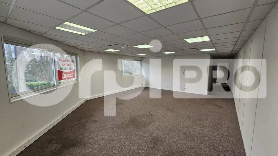 Office in Pessac for lease - Interior Photo - Image 2 of 5