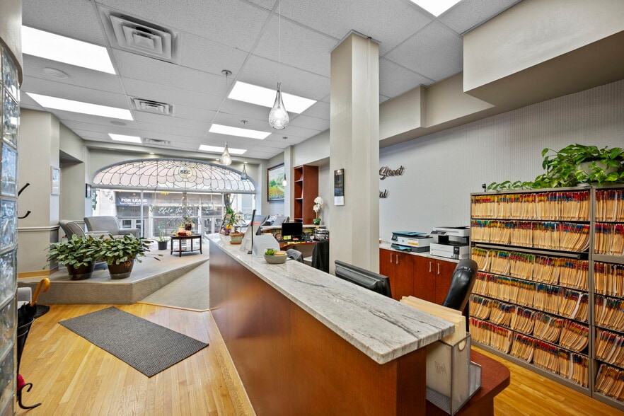 338 N Charles St, Baltimore, MD for sale - Building Photo - Image 3 of 57