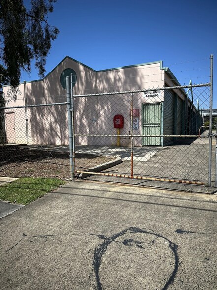 127 Bulimba St, Bulimba à louer - Photo du bâtiment - Image 1 de 2
