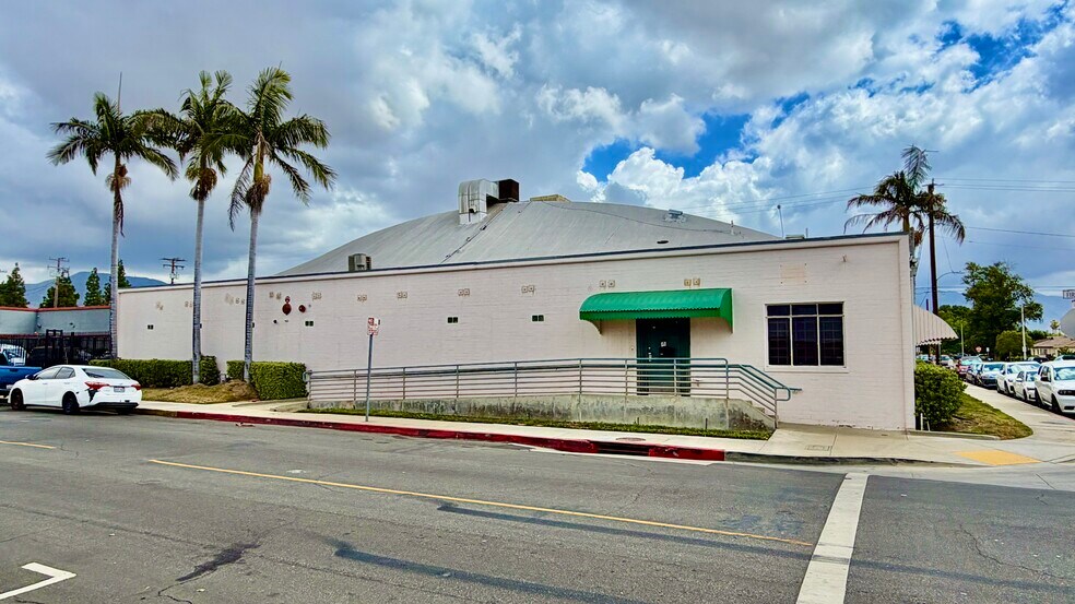 1901 1st St, San Fernando, CA à vendre - Photo du bâtiment - Image 2 de 26