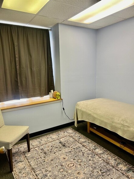 111 E Pennsylvania Blvd, Feasterville Trevose, PA à vendre - Photo du bâtiment - Image 2 de 7