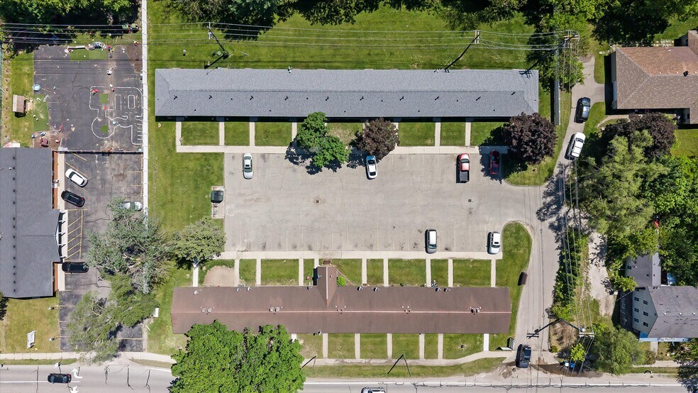 4144 Airport Rd, Waterford, MI à vendre - Photo du bâtiment - Image 3 de 13