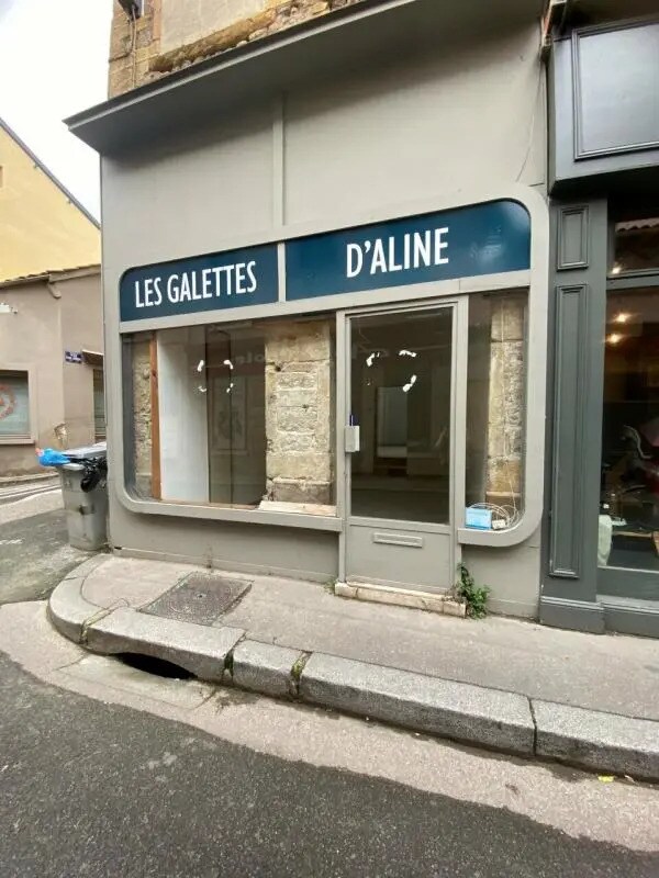 Retail in Lyon for lease Building Photo- Image 1 of 7