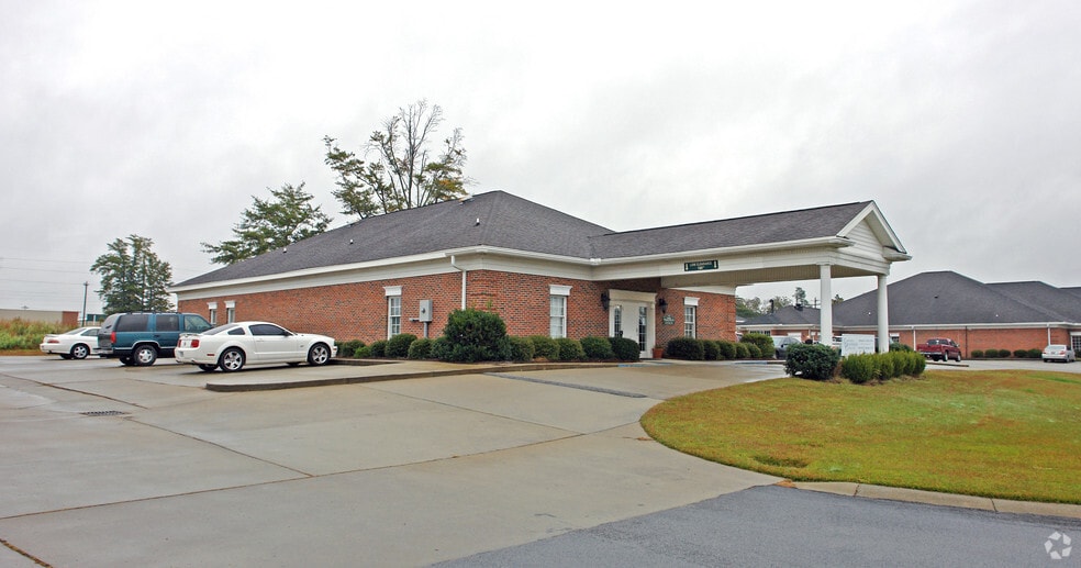 1732 Village Park Dr, Orangeburg, SC for sale - Primary Photo - Image 3 of 4