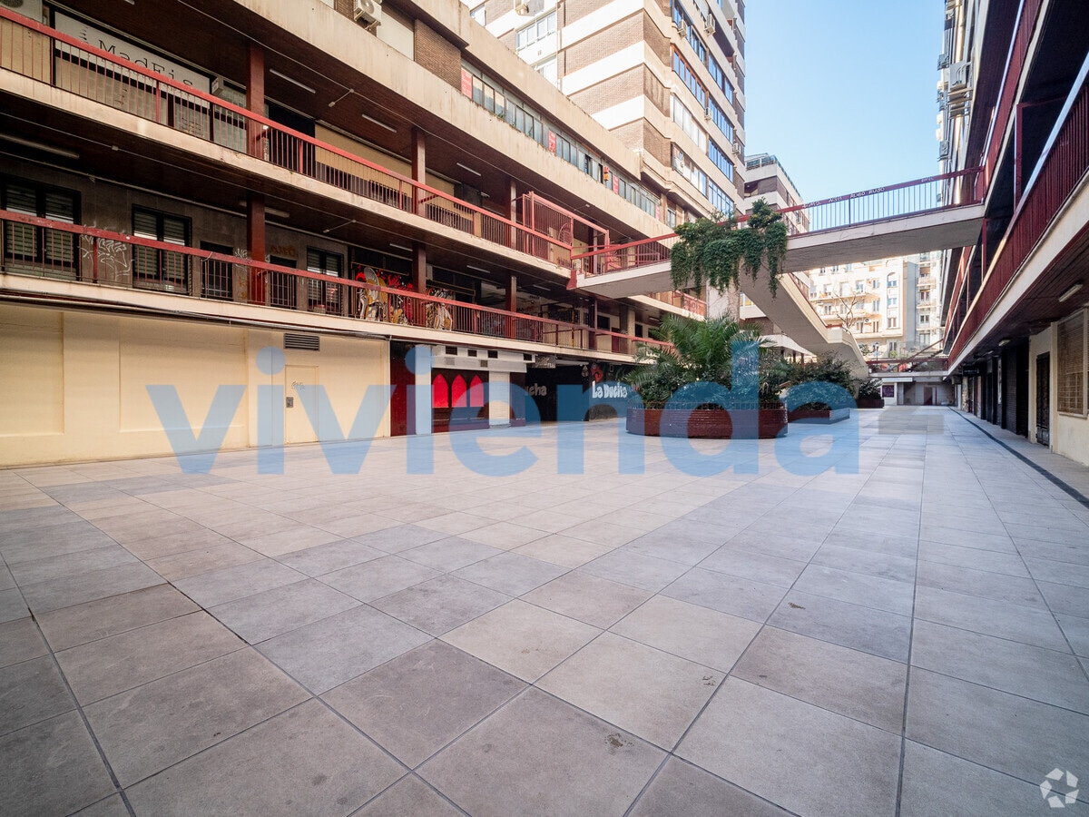 Madrid, MAD 28015 - - - Interior Photo - Image 2 of 34