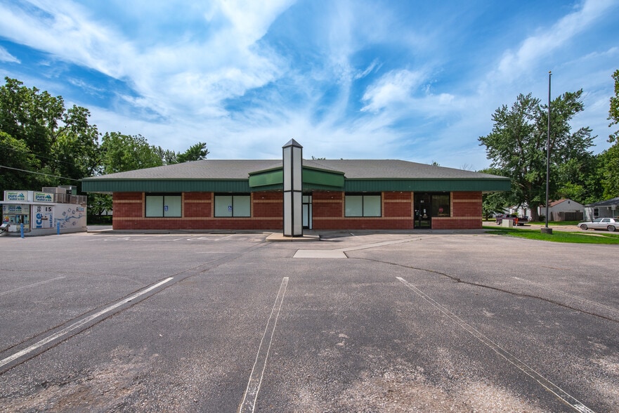 521 W Grand Ave, Haysville, KS for lease - Building Photo - Image 2 of 10