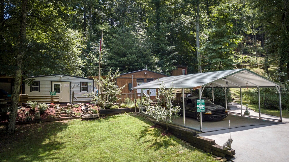 88 Lower Mountain Creek Rd, Robbinsville, NC à vendre - Photo du bâtiment - Image 1 de 57
