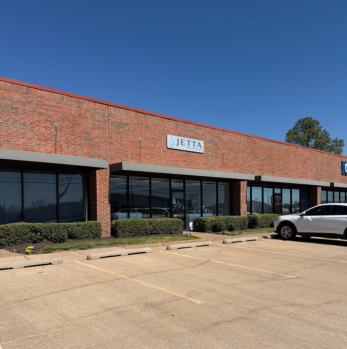 9515 E 51st St, Tulsa, OK for lease Interior Photo- Image 1 of 3