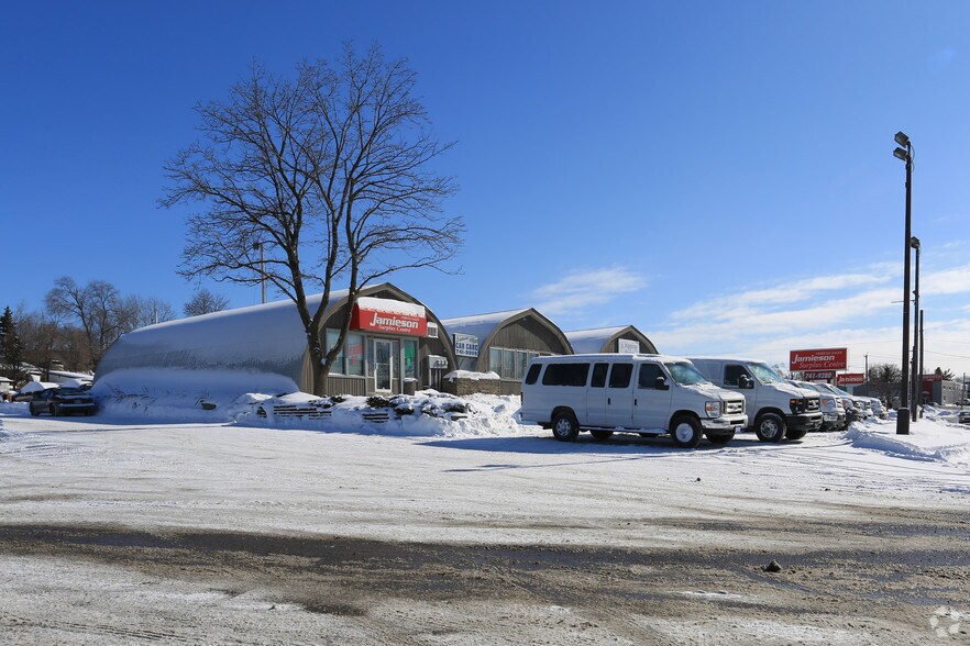 836 Courtland Ave E, Kitchener, ON for sale - Primary Photo - Image 1 of 1