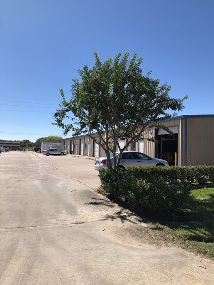 3047 Cedar Dr, La Marque, TX à louer - Photo du bâtiment - Image 3 de 5