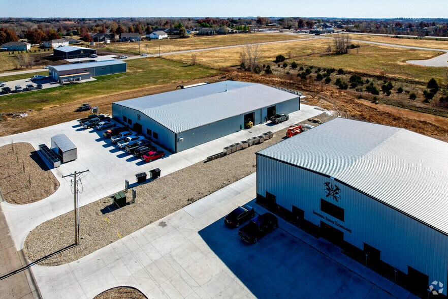 1650 Commerce Dr, Tonganoxie, KS à vendre - Photo du bâtiment - Image 3 de 14