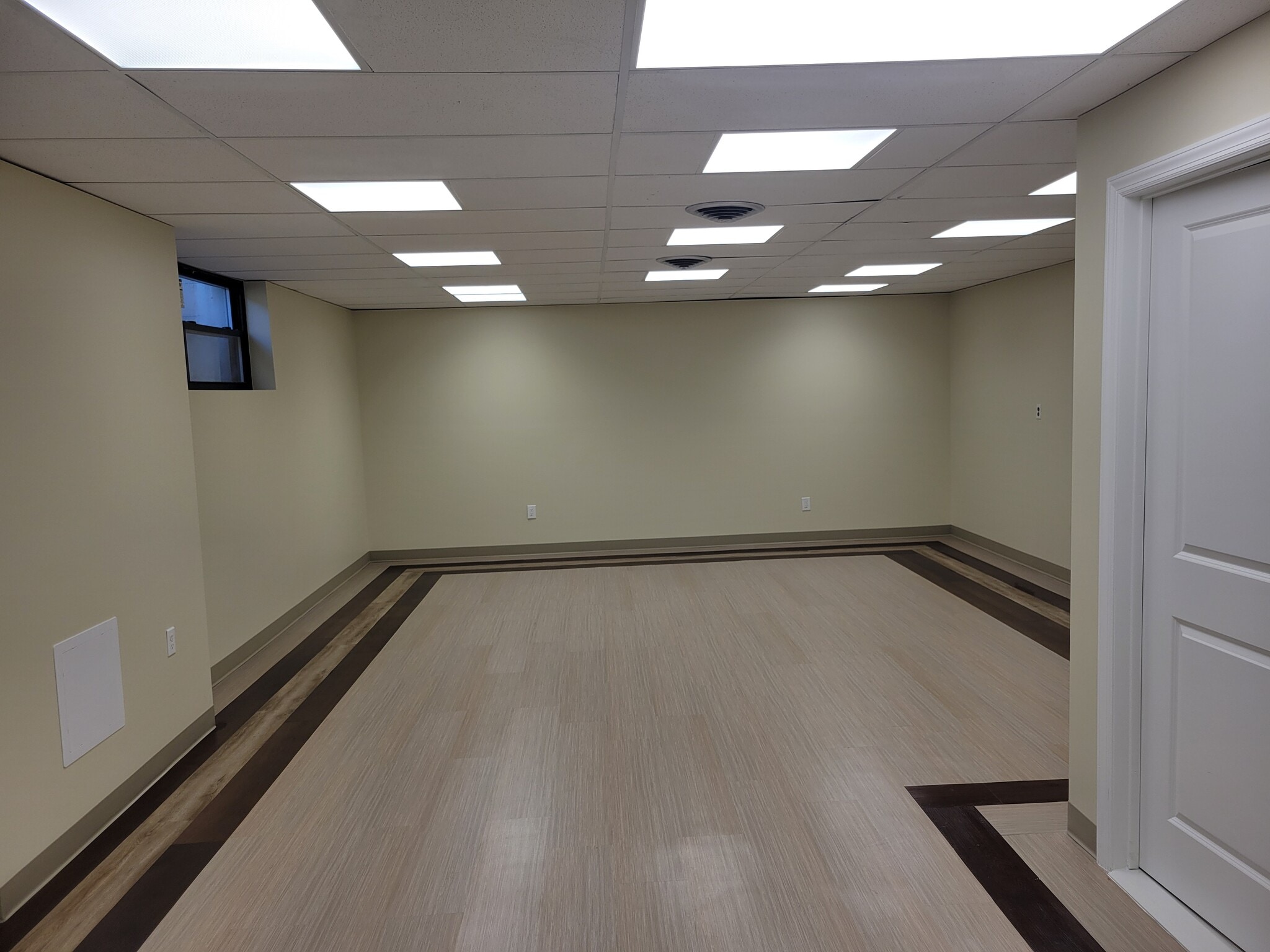 160 Commack Rd, Commack, NY for lease Interior Photo- Image 1 of 9