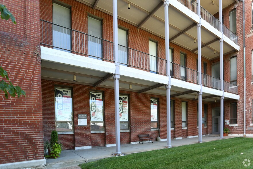 1 Campbell Plz, Saint Louis, MO à louer - Photo du bâtiment - Image 3 de 25