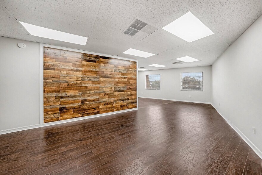 4427-4439 Gunn Hwy, Tampa, FL à louer - Photo du bâtiment - Image 3 de 18