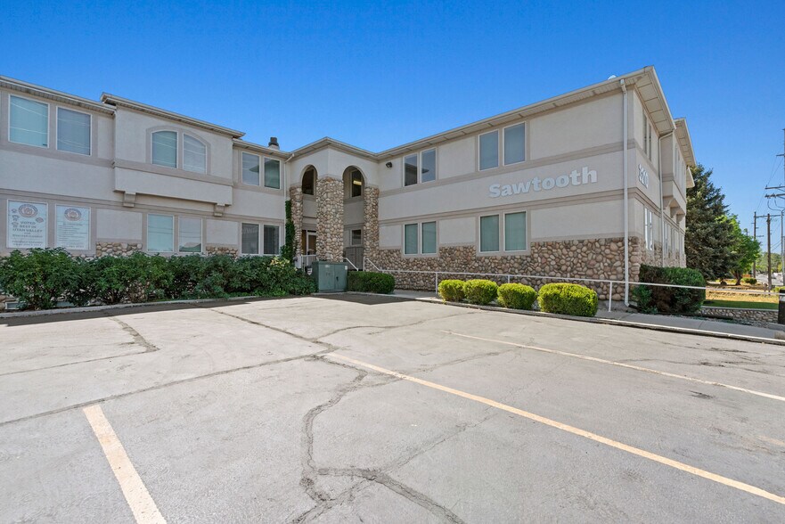 3204-3210 N Canyon Rd, Provo, UT à vendre - Photo du bâtiment - Image 2 de 37